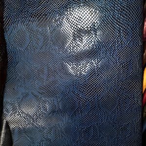 Cuero Estampado con Diseño de Diamantes, Resistente al Agua, Material Texturizado Premium, Bolsos de Lujo, Tapicería de 14-16 pies cuadrados, Moda de Alta Gama - Product Image 3