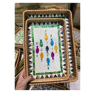 Plateau artisanal en rotin fait main avec plaque en nacre - Product Image 6