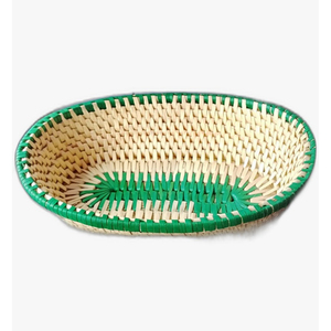 Boîte à bananes en rotin faite à la main, plateau de rangement rond avec bordure verte, décoration rustique pour la cuisine, utilisation en intérieur - Product Image 1