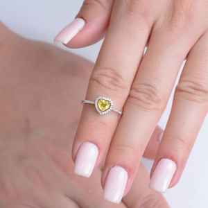 แหวนแซฟไฟร์สีเหลืองรูปหัวใจประดับเพชร ของขวัญสำหรับเธอ คริสต์มาส วันครบรอบ คำสัญญา เครื่องประดับชั้นดี - Product Image 2