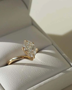 Bague de fiançailles solitaire en or massif 14 carats avec moissanite taille ovale de luxe, bijoux fins minimalistes, vente en gros - Product Image 3