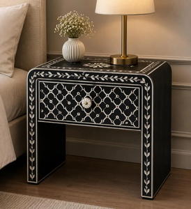 Table de chevet artisanale en os incrusté, table de nuit géométrique noire, table d'appoint cascade - Product Image 1