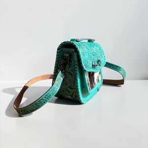 Sac bandoulière en cuir véritable turquoise avec embossage floral et panneau imprimé vache, style bohème, sac à bandoulière pour femme - Product Image 2