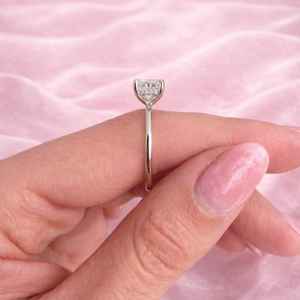 แหวนหมั้นมอยซาไนต์ทรงเอเมอรัลด์ แหวนสัญญา รับรองโดย IGI ของขวัญเทศกาลสำหรับผู้หญิง วันครบรอบแต่งงาน ใส่ได้ทุกวัน - Product Image 4