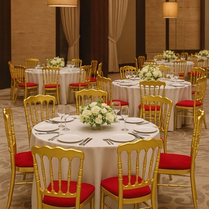 Chaise <span class=keywords><strong>de</strong></span> banquet Napoléon en or avec coussin rouge Chaise <span class=keywords><strong>de</strong></span> <span class=keywords><strong>salle</strong></span> à manger empilable en métal <span class=keywords><strong>pour</strong></span> événement <span class=keywords><strong>de</strong></span> <span class=keywords><strong>mariage</strong></span> <span class=keywords><strong>pour</strong></span> hall d'hôtel et <span class=keywords><strong>de</strong></span> <span class=keywords><strong>restaurant</strong></span> - Product Image 2
