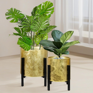 Macetero de lujo en forma de cuenco, con acabado dorado martillado y base de pedestal en oro rosa, disponible a precios de mayorista para hogares elegantes. - Product Image 5