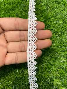 Dentelle Cutdana élégante, ornée de perles brillantes, pour sublimer les tenues de mariée et de fête. - Product Image 3