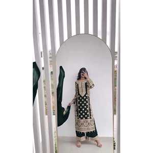 เสื้อท่อนล่างสุดและชุดผู้หญิงมีงานปักตามลำดับ - Product Image 1