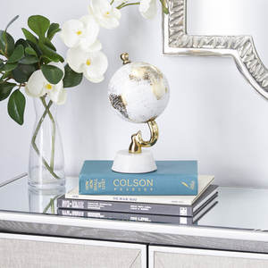 Globe terrestre blanc et or avec base en marbre blanc et support en métal doré, décoration moderne glamour - Product Image 2