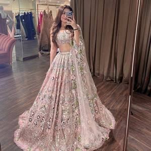 Lehenga Choli de Novia de Lujo con Bordado de Espejo Rosa para Mujer, Lehenga de Boda Rosa Pastel de Diseñador con Bordado Intenso - Product Image 1