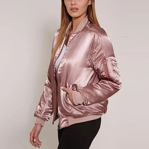 Blouson Bomber d'Hiver en Satin pour Femme avec Logo Personnalisé, Style Universitaire, Poches Utilitaires, Streetwear Brillant, Rembourré, Coupe-Vent Décontracté - Product Image 2