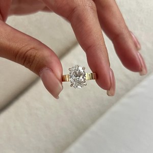 Anillo de Compromiso con Diamante CVD Ovalado de 3 Quilates Cultivado en Laboratorio, Corte E VS1, Banda de Cigarro de 3.5MM, Dos Tonos, Certificado IGI - Product Image 2
