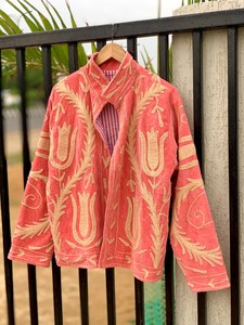 Chaqueta de terciopelo Suzani bordada a mano de lujo para mujer, abrigo bohemio bordado, ropa exterior floral artesanal de moda para festivales - Product Image 2