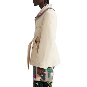 Manteau croisé en laine mélangée crème pour homme, de haute qualité, sur mesure, avec col tricoté et ceinture à la taille - Product Image 2