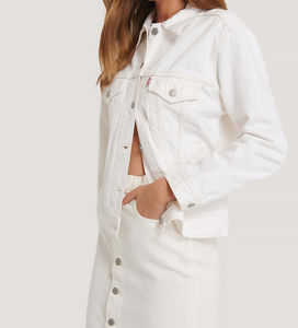 Chaqueta Vaquera Blanca Personalizada para Mujer con Cuello Vuelto, Patrón de Motocicleta Bordado, Relleno de Algodón, ODM OEM, para Invierno - Product Image 1