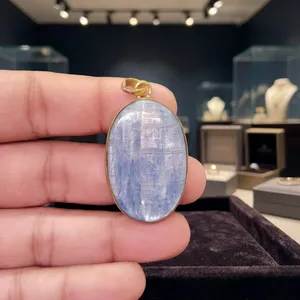 Pendentif en laiton avec kyanite naturelle, pierre précieuse bleue, fait main, pour la création de bijoux - Product Image 2