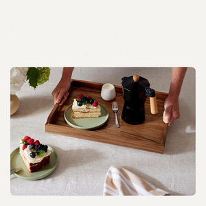 Plateau décoratif classique en bois massif avec un design intemporel et une fabrication de qualité supérieure - Product Image 3