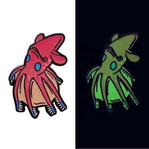 Venta al por Mayor de Pins Luminosos de Metal con Diseños Personalizados de Criaturas Marinas - Product Image 1