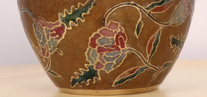 Urne funéraire en laiton de qualité supérieure, décorative, à motif floral en cloisonné, avec couvercle à vis sécurisé, vente en gros, directement du fabricant. - Product Image 2