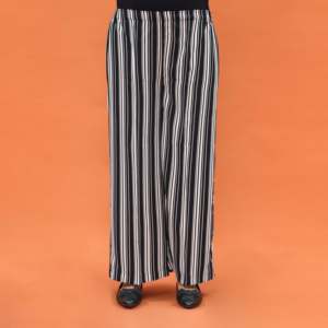 PL5027กางเกงผู้หญิงสีดำตรงลายทาง - Product Image 3