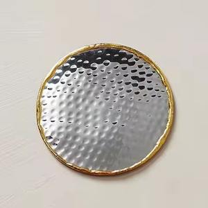 Ensemble de sous-verres en métal finition luxe pour la protection des surfaces de table, décoration élégante pour la maison - Product Image 3
