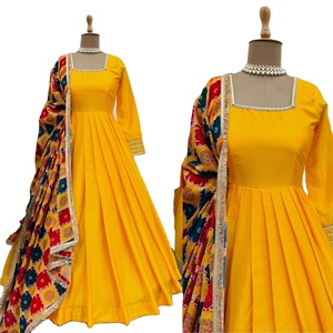 Nouvelle robe de soirée pour femmes, design moderne, broderie lourde, travail de sequins, salwar kameez, robe de mariage ethnique indienne, Foux Georgette - Product Image 1