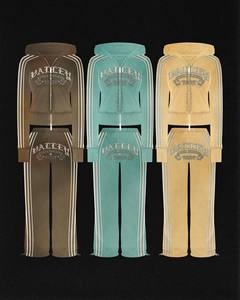 Survêtement en velours rayé personnalisé |   Ensemble sweat à capuche zippé et pantalon évasé de luxe pour femme |   Fabricant de vêtements de sport vintage en deux pièces OEM - Product Image 1
