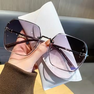 Nouvelle Collection 2024 : Lunettes de Soleil Rétro Tendance Sans Monture, Luxe Unisexe, Métal Jaune Gris, Protection UV400, Monture Carrée Complète - Product Image 3