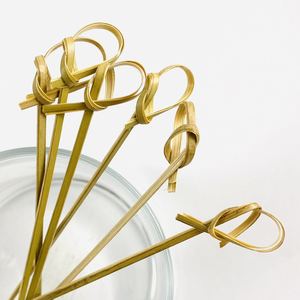 Paquete de 50 Palillos de Bambú de 4.5 Pulgadas con Diseño de Lazo Elegante para Aperitivos de Boda, Tablas de Charcutería, Adornos para Cócteles - Product Image 1