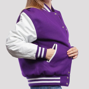 Chaqueta Varsity Personalizada de Cuero para Mujer, Chaqueta Bomber Premium con Letras Bordadas, Chaqueta de Béisbol Informal para Mujer - Product Image 4