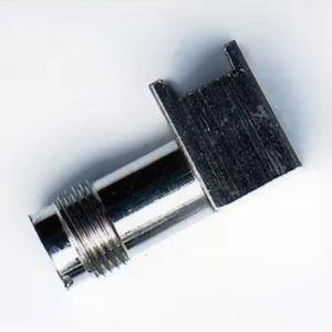 Connecteur TNC femelle durable à angle droit pour montage sur circuit imprimé, pour applications de télécommunications RF et de réseaux de données - Product Image 1