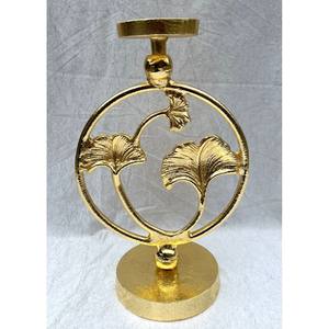 Magnifique bougeoir en métal qui transforme une flamme ordinaire en une spectacle captivant de lumière et d'ombre - Product Image 3