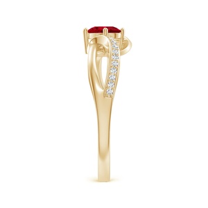 Anillo de Compromiso de Oro de 14K y 18K con Rubí Natural de Corte Ovalado, Diseño de Cinta Trenzada y Detalles de Diamantes en Pavé, Joyería Fina - Product Image 5