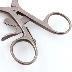 Retractores Autoestables Weitlaner Premium de Acero Inoxidable Reutilizables y Autoclavables - Product Image 6