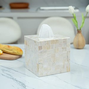 Boîte à mouchoirs en bois de teck chinois traditionnel Aqdus Saleem avec incrustations en nacre - Fabriquée à la main, écologique et durable |   Vente en gros Moradabad - Product Image 6