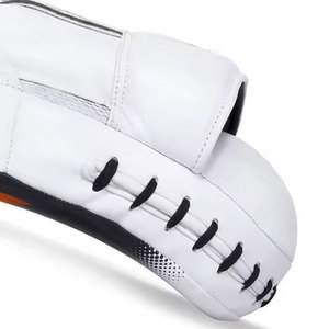 Guantes de Entrenamiento de Kickboxing y MMA de Alta Calidad, Guantes de Enfoque Ligeros de Cuero Vacuno Genuino - Product Image 3