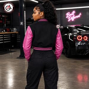 Alpha |   Kapa |   Blouson de moto court matelassé léger pour femme Alpha Sorority, broderie grecque, corps en laine, manches en cuir - Product Image 2