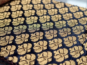 Tissu jacquard extensible tricoté à motif floral gaufré, résistant aux plis, séchage rapide, pour vêtements et robes - Product Image 1