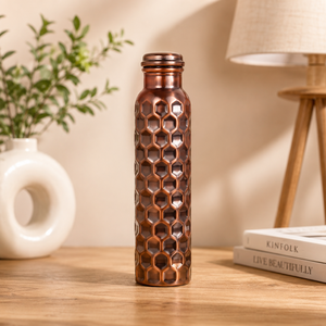 Botella de Agua Clásica de Cobre Puro con Acabado Martillado y Tapa de Rosca |   Botella Ecológica de Gran Capacidad para Bienestar en el Hogar y Aire Libre, al por Mayor - Product Image 5