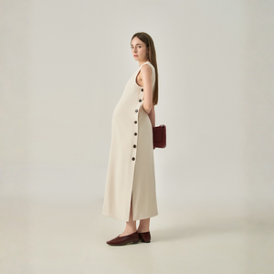 Robe midi minimaliste pour femme, sans manches, col rond, boutonnée sur le devant, fente latérale, en poly-spandex respirant, style décontracté et élégant - Product Image 1