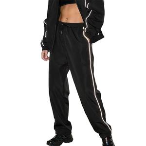 Conjunto Deportivo de Invierno para Hombre, Chaqueta Cortavientos con Cremallera y Pantalones Reflectantes de Nailon, Estilo Jogger, 2 Piezas, Grueso y Moderno - Product Image 4