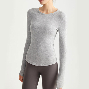 T-shirt de sport pour femme à compression haute élasticité, idéal pour le fitness, la course et la gym – Léger, respirant et performant - Product Image 5