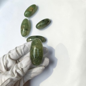 Piedra de Cristal de Prehnita Shiva Lingam de Primera Calidad al por Mayor para Sanación Reiki, Equilibrio Energético y Trabajo de Chakras, Feng Shui - Product Image 6