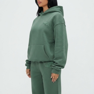 Ensemble de sweat-shirt et pantalon oversize pour femme, couleur bordeaux, avec logo brodé et poches, en molleton, pour l'automne - Product Image 3