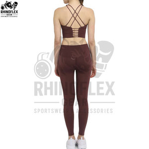 Ensemble de vêtements de yoga pour femmes, nouvelle conception, tissu de haute qualité, respirant, idéal pour la gym et le fitness. - Product Image 3