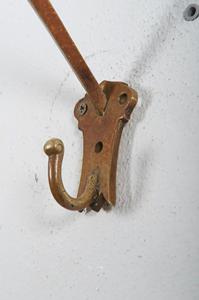 Porte-manteau, sacs et serviettes élégant en métal brossé à double crochet robuste pour maisons modernes - Product Image 4