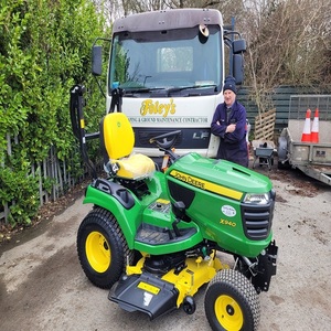 Cortadora de Césped de Alto Rendimiento John Deere con Motor de Gasolina de 5.5 HP, Herramienta Potente para el Mantenimiento del Césped, Grado DIY - Product Image 1