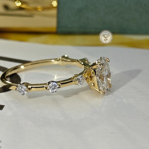 Anillo de compromiso ovalado con diamante de laboratorio de 3.30 quilates con engaste de puntas, joyería de oro macizo de 14k, anillo de fiesta - Product Image 3