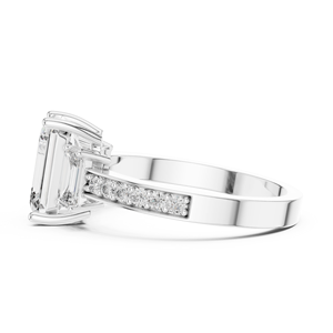 Bague de fiançailles à trois pierres en moissanite taille émeraude, en alliage d'argent sterling et or blanc 14 carats avec pierres latérales taille baguette - Product Image 3