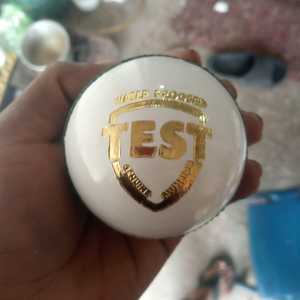 ลูกคริกเก็ตหนัง Mannu Sports - ทนทานและยืดหยุ่น ปรับแต่งขนาดและบรรจุภัณฑ์ได้ รับผลิตแบบ OEM - Product Image 1